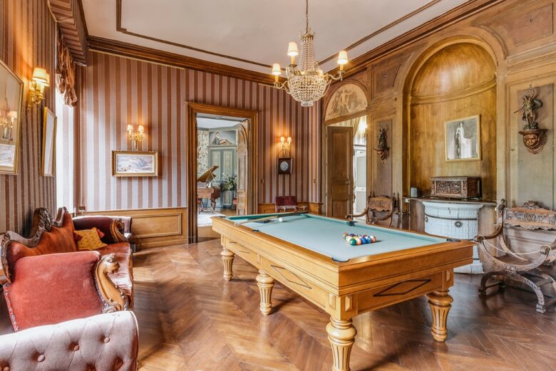 Château De Vézins (R) - Cholet, France