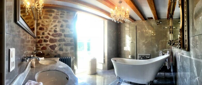 Château De Vézins (R) - Cholet, France