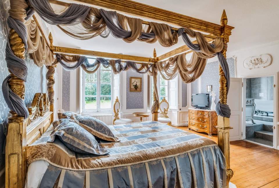 Château De Vézins (R) - Cholet, France