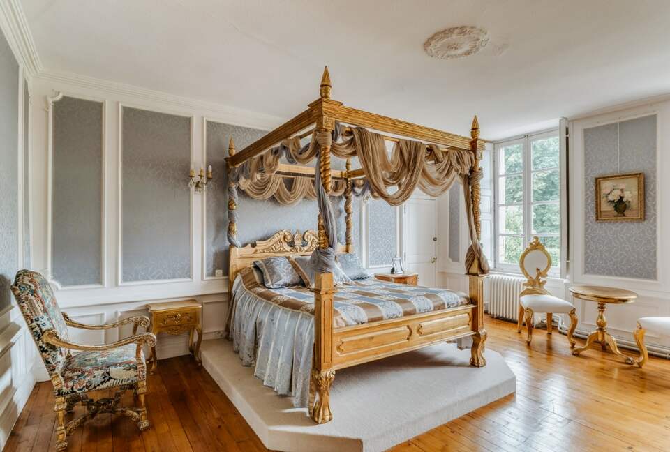 Château De Vézins (R) - Cholet, France