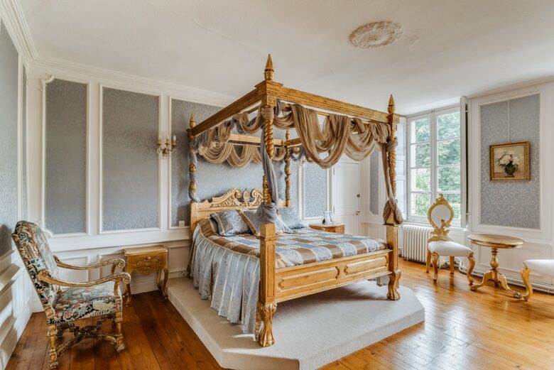 Château De Vézins (R) - Cholet, France