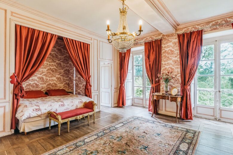 Château De Vézins (R) - Cholet, France