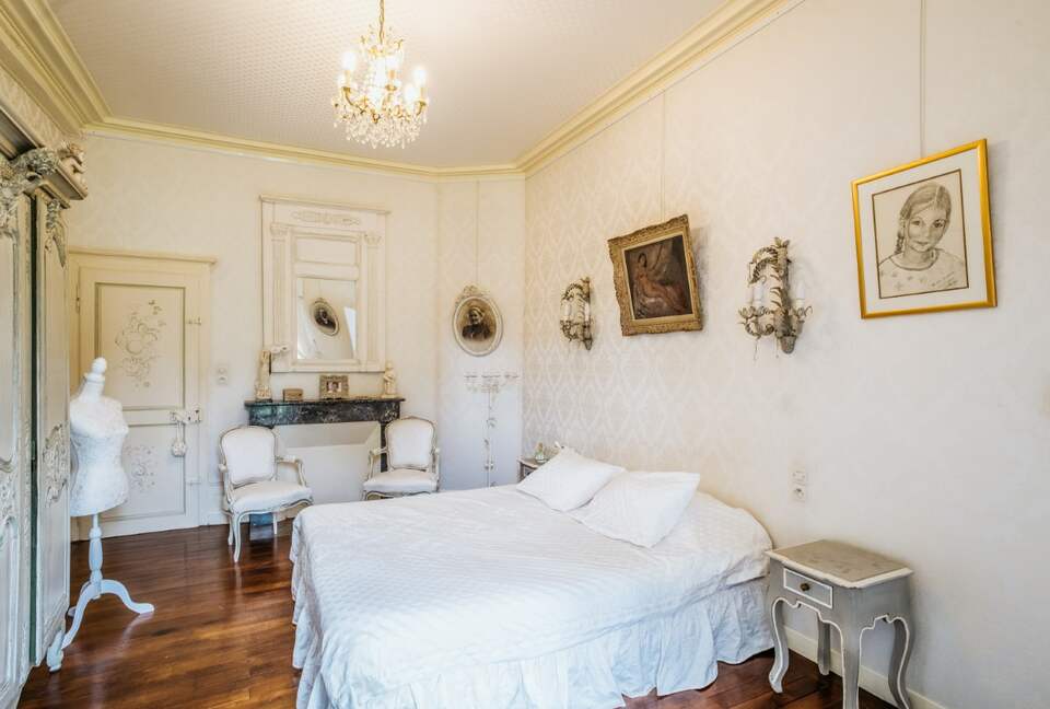 Château De Vézins (R) - Cholet, France