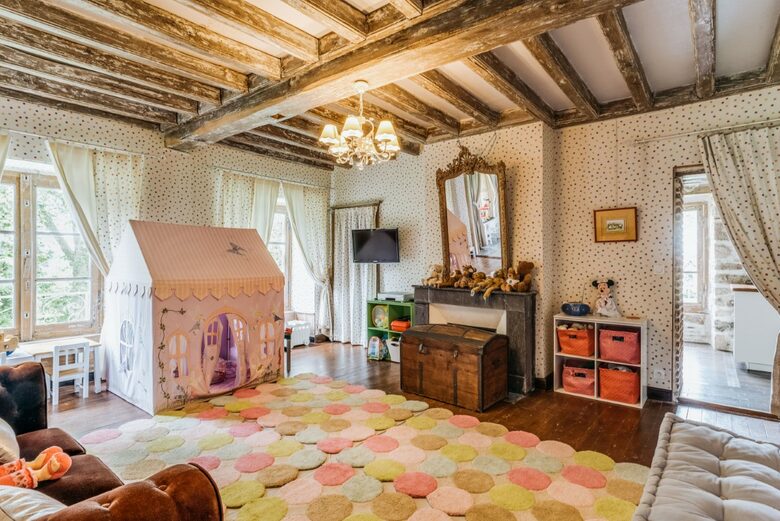 Château De Vézins (R) - Cholet, France