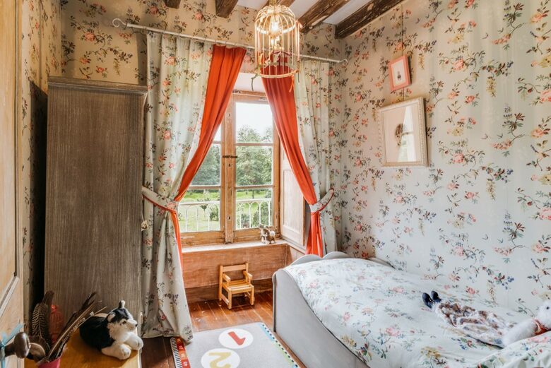 Château De Vézins (R) - Cholet, France