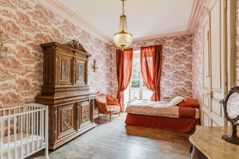 Château De Vézins (R) - Cholet, France