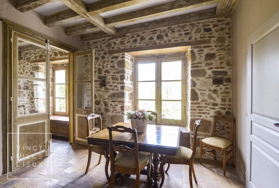 Château De Vézins (R) - Cholet, France