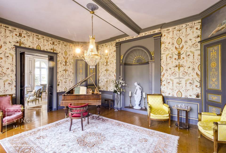 Château De Vézins (R) - Cholet, France