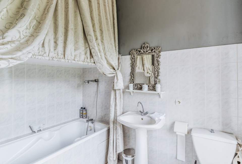 Château De Vézins (R) - Cholet, France