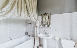 Château De Vézins (R) - Cholet, France