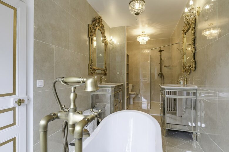 Château De Vézins (R) - Cholet, France