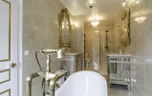 Château De Vézins (R) - Cholet, France