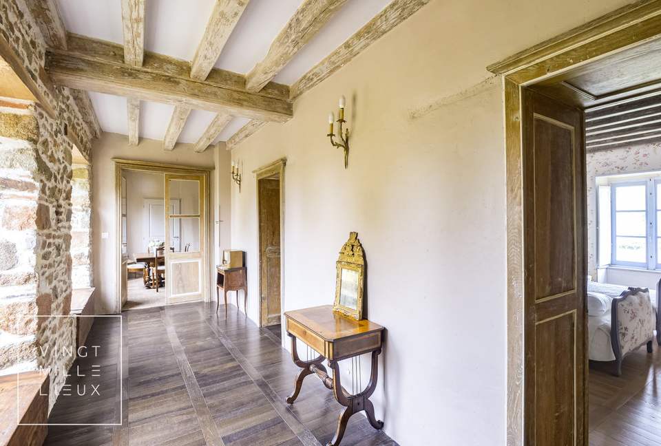 Château De Vézins (R) - Cholet, France