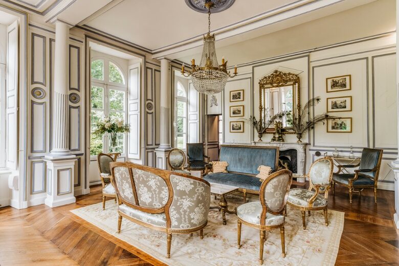 Château De Vézins (R) - Cholet, France