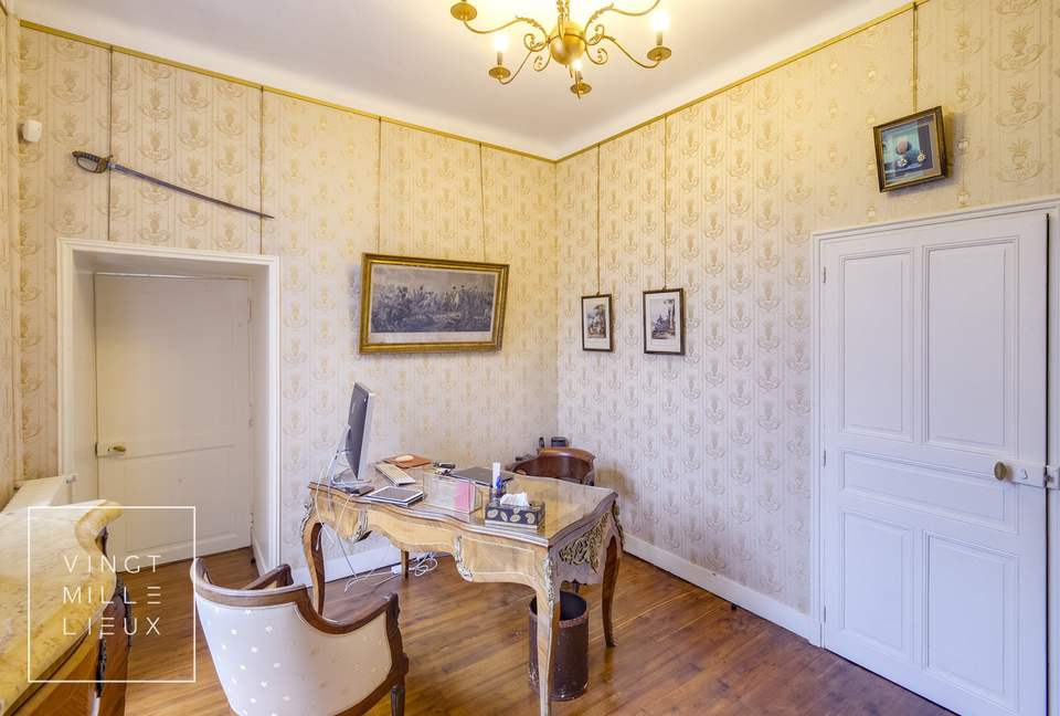 Château De Vézins (R) - Cholet, France