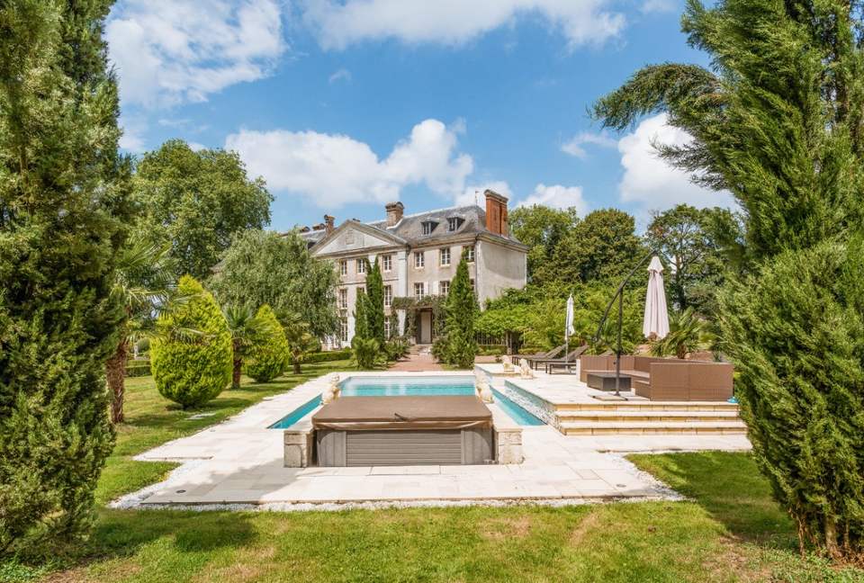 Château De Vézins (R) - Cholet, France