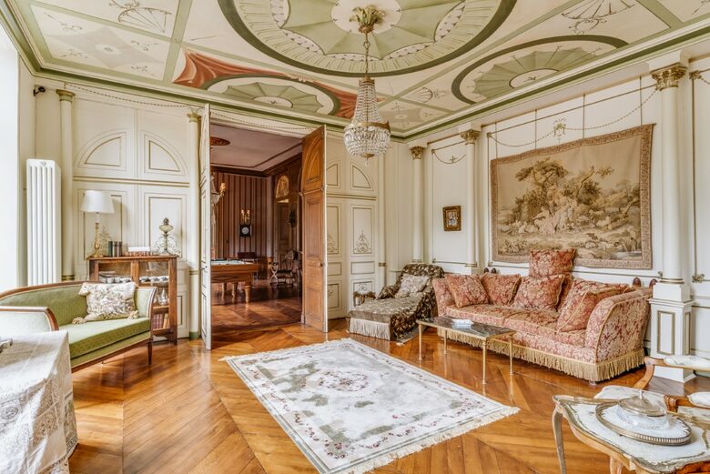 Château De Vézins (R) - Cholet, France