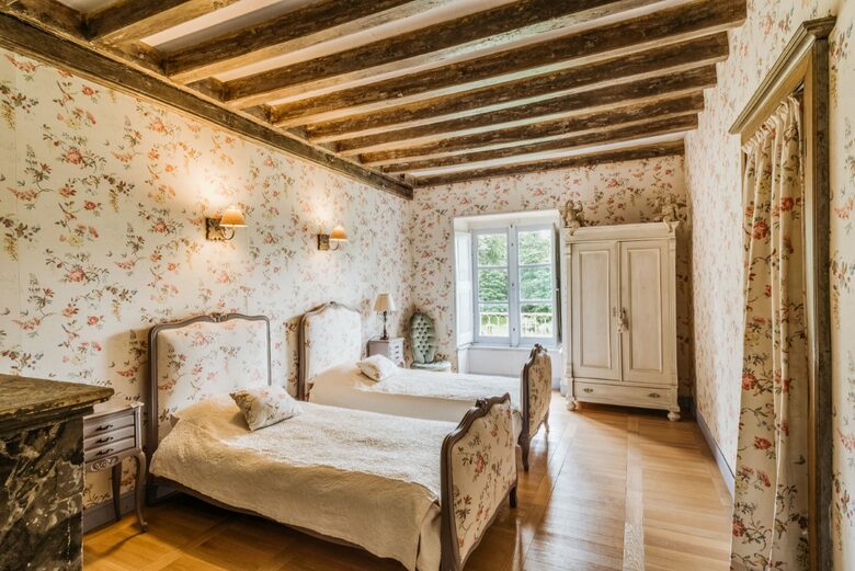 Château De Vézins (R) - Cholet, France