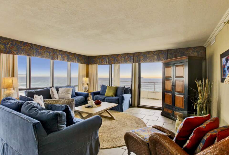 Emerald Towers Beachfront Residence - Destin, Florida