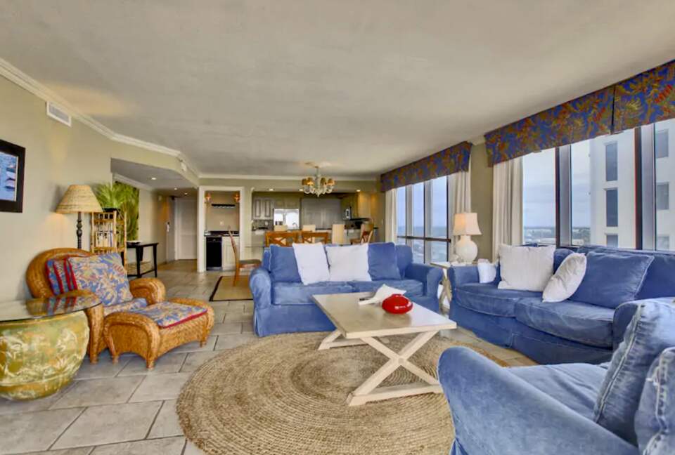 Emerald Towers Beachfront Residence - Destin, Florida