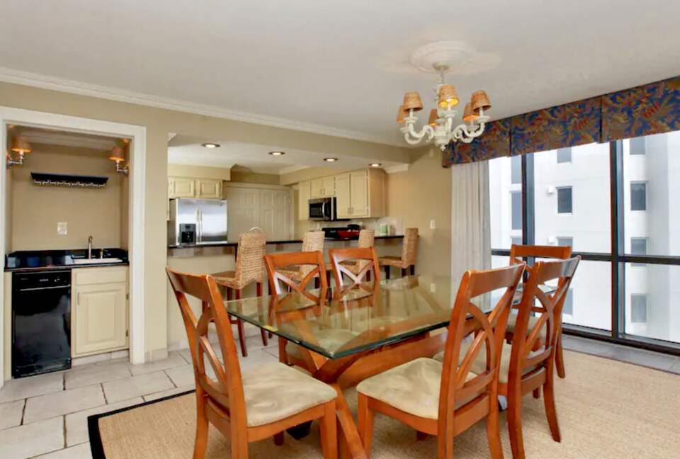 Emerald Towers Beachfront Residence - Destin, Florida