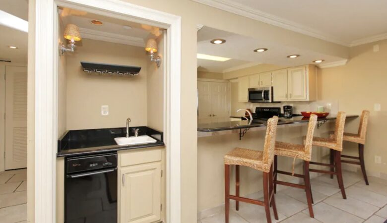 Emerald Towers Beachfront Residence - Destin, Florida