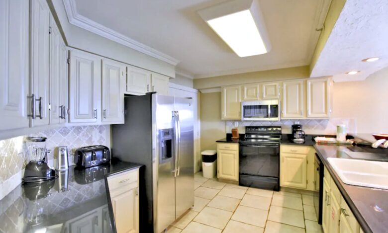 Emerald Towers Beachfront Residence - Destin, Florida