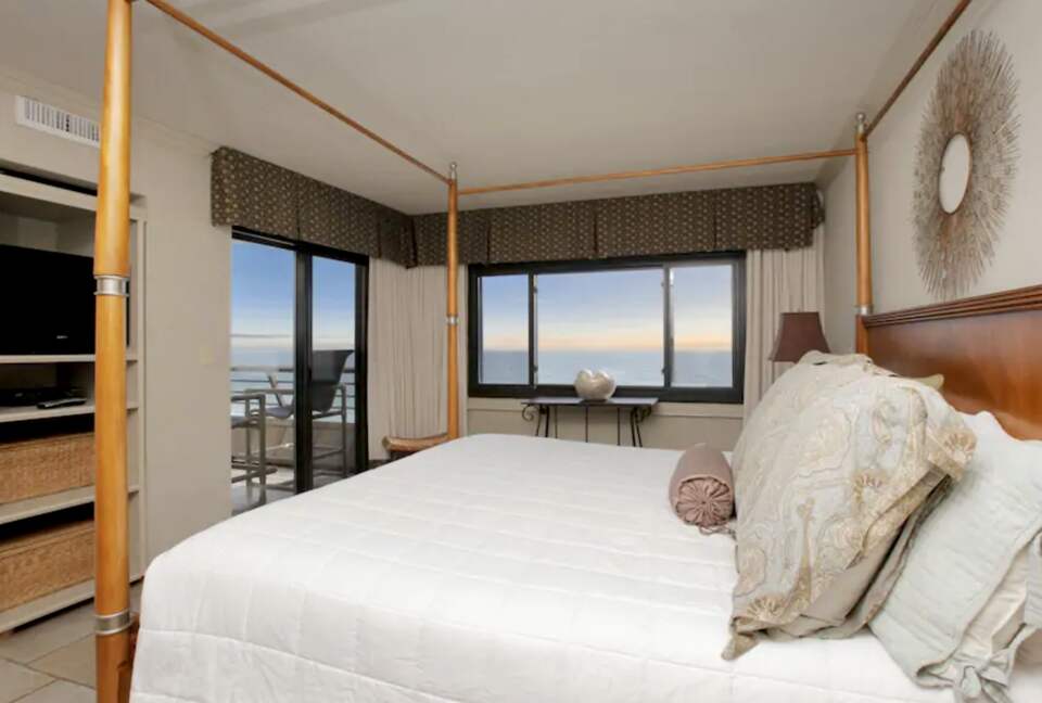 Emerald Towers Beachfront Residence - Destin, Florida