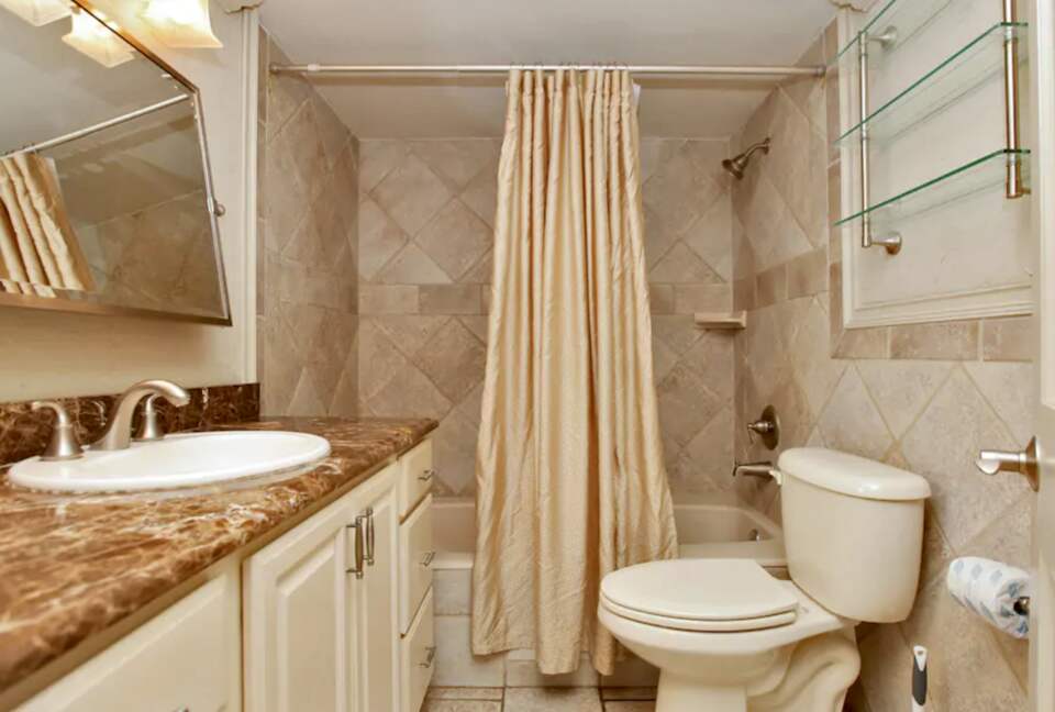 Emerald Towers Beachfront Residence - Destin, Florida