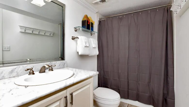 Emerald Towers Beachfront Residence - Destin, Florida