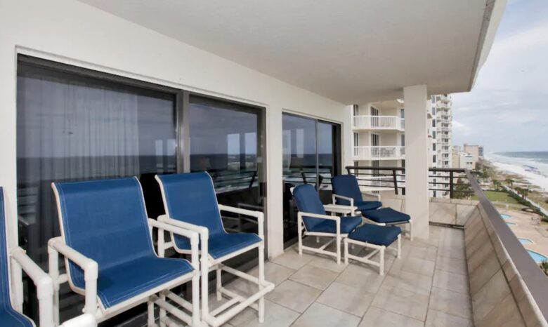 Emerald Towers Beachfront Residence - Destin, Florida