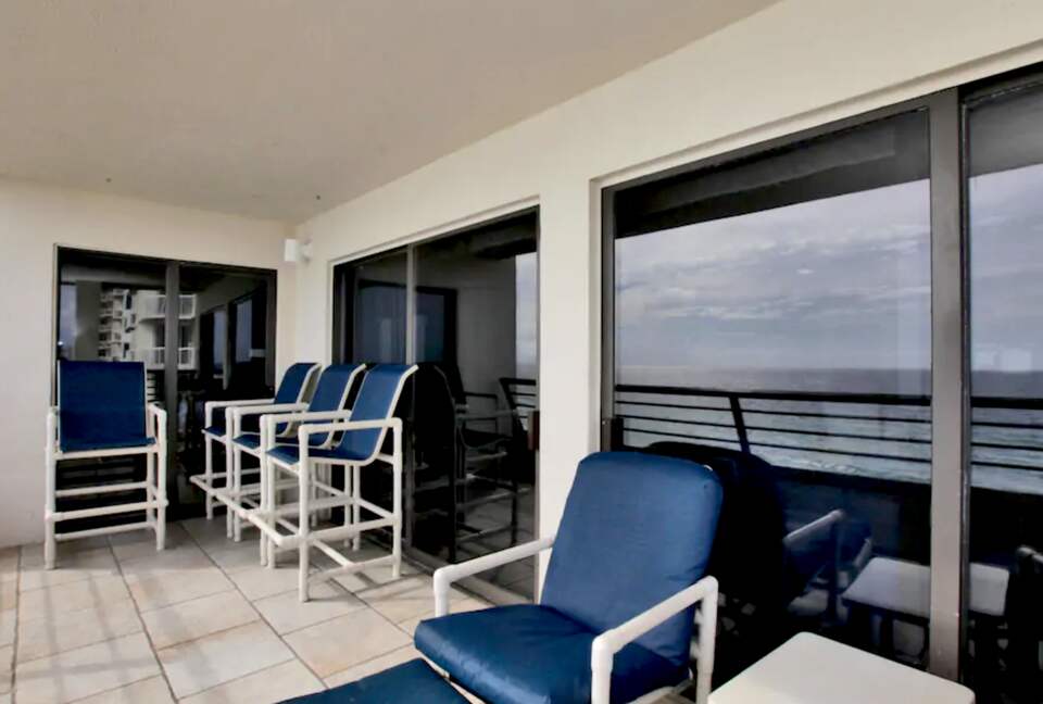 Emerald Towers Beachfront Residence - Destin, Florida