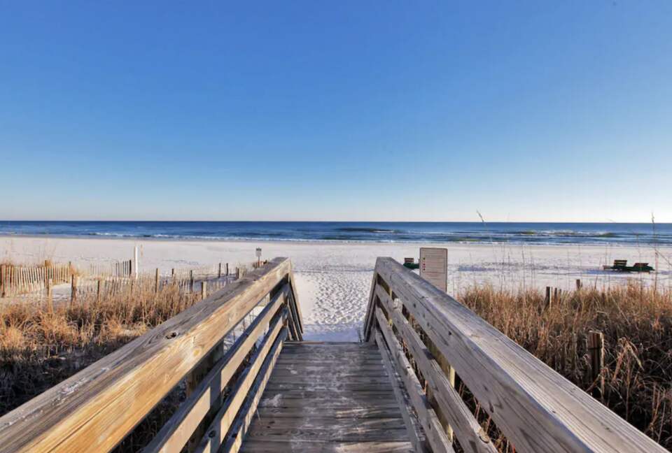 Emerald Towers Beachfront Residence - Destin, Florida
