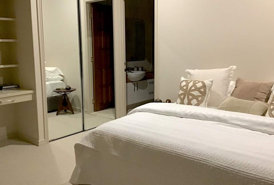 Westerly Manor - Sovereign Island, Australia