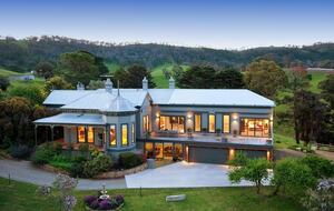 Historical Hilltop Home in Australian Wine Country - Yarra Glen, Australia