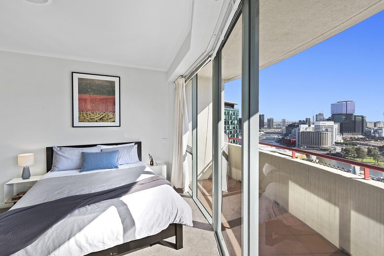 Modern Queensbridge Residence - Southbank, Melbourne, Australia