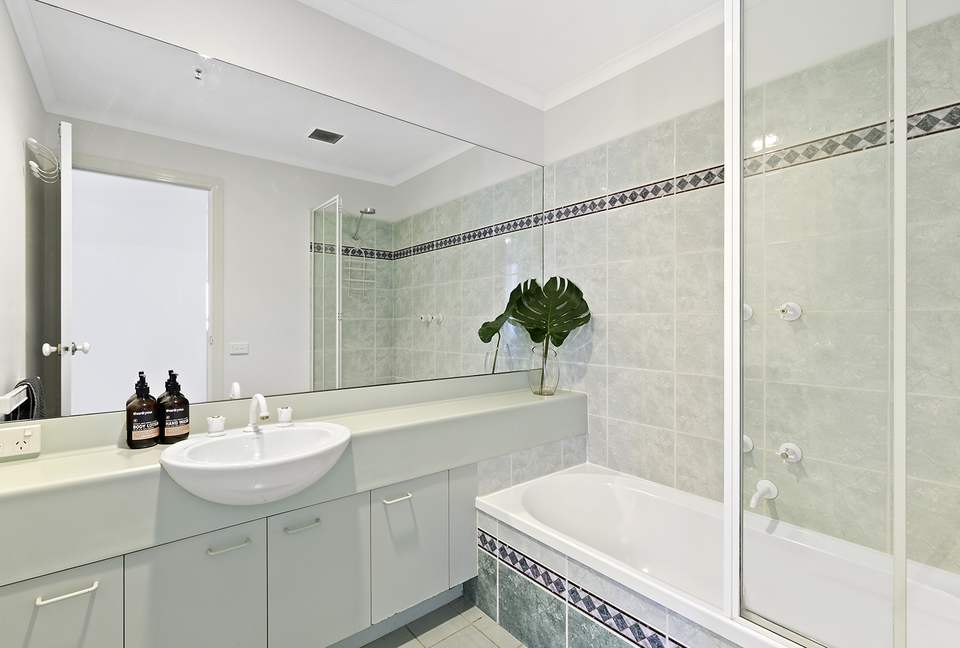 Modern Queensbridge Residence - Southbank, Melbourne, Australia