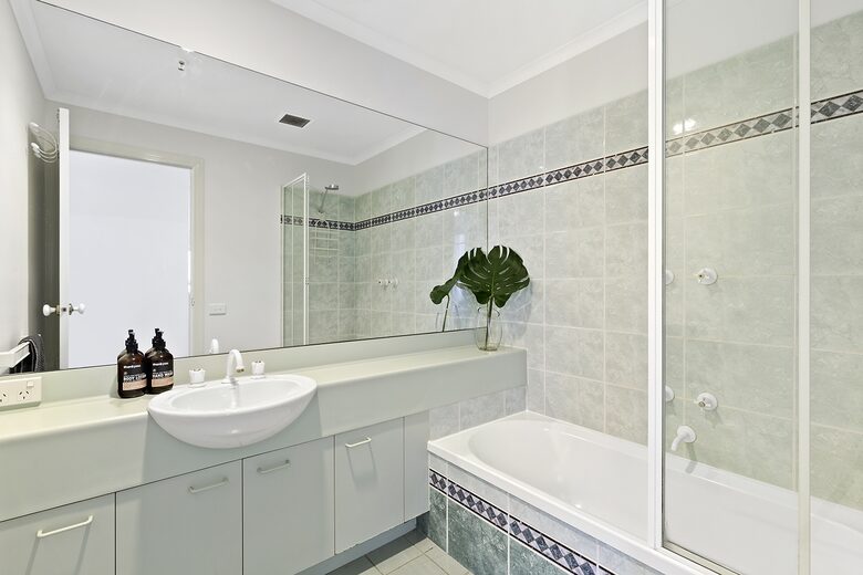 Modern Queensbridge Residence - Southbank, Melbourne, Australia