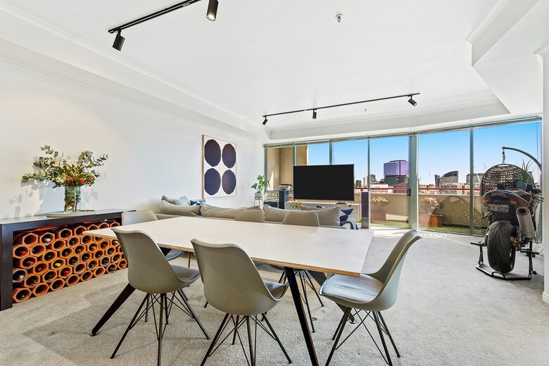 Modern Queensbridge Residence - Southbank, Melbourne, Australia