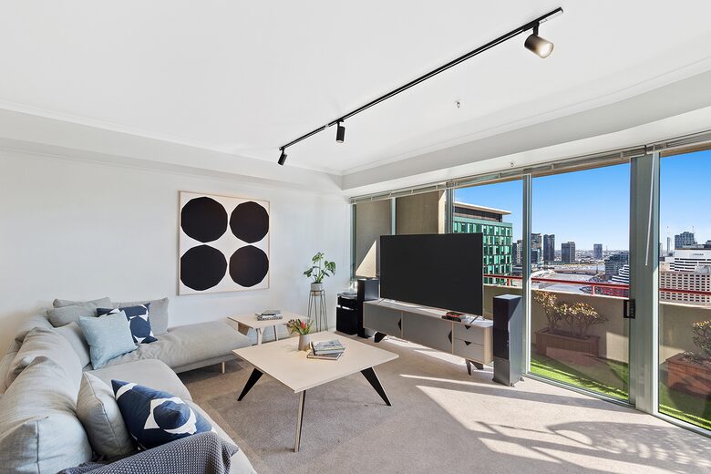 Modern Queensbridge Residence - Southbank, Melbourne, Australia