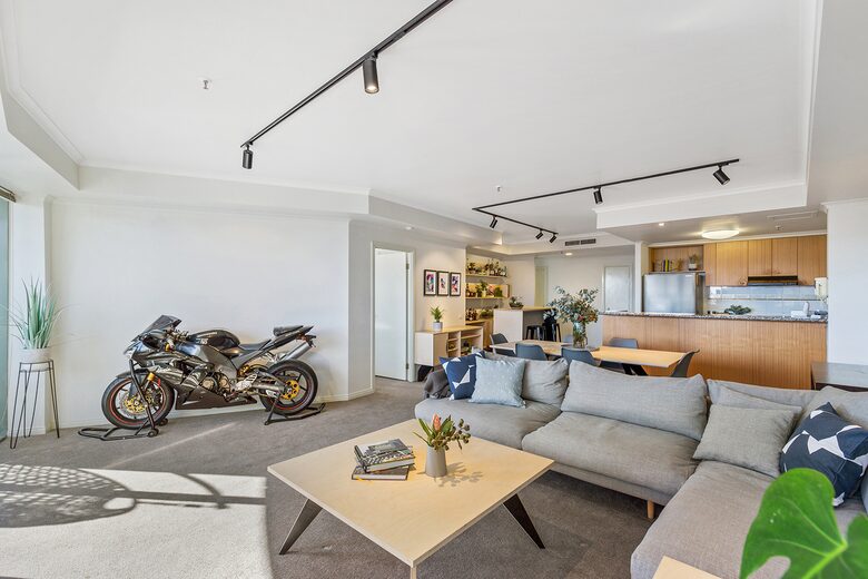 Modern Queensbridge Residence - Southbank, Melbourne, Australia