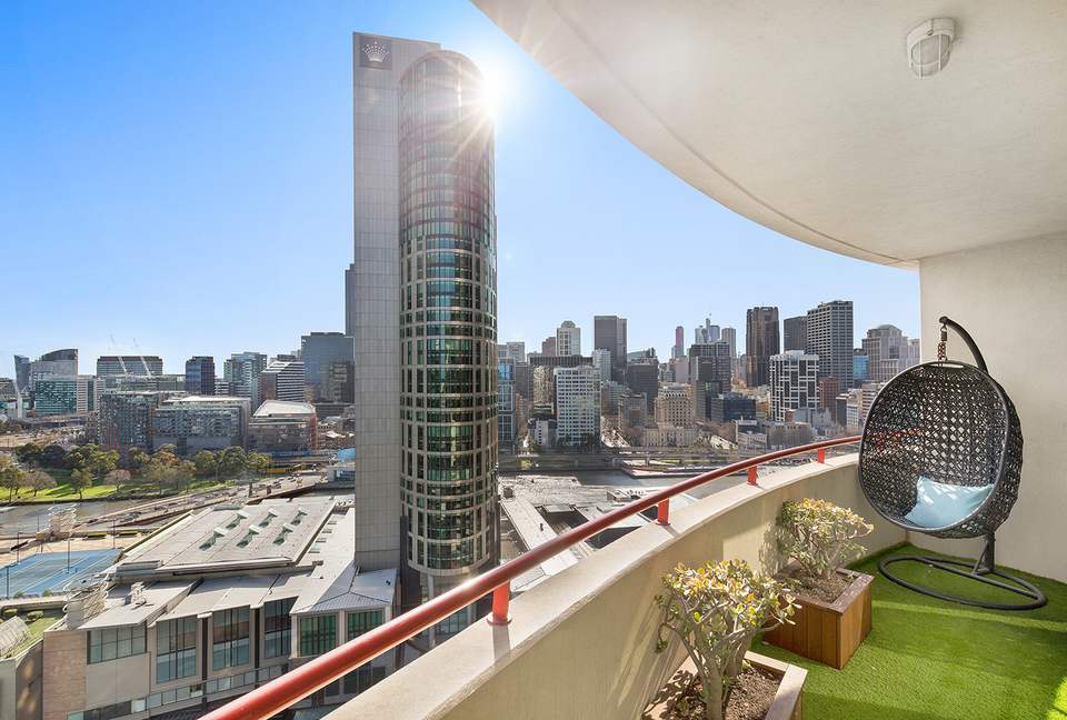 Modern Queensbridge Residence - Southbank, Melbourne, Australia