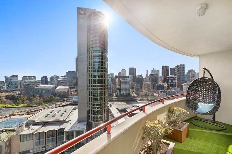 Modern Queensbridge Residence - Southbank, Melbourne, Australia