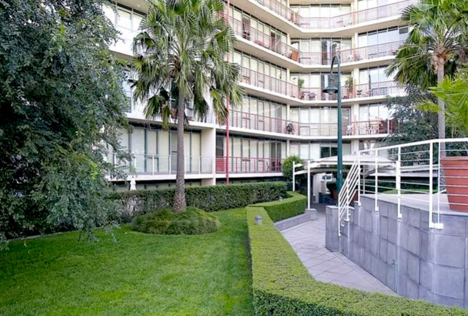 Modern Queensbridge Residence - Southbank, Melbourne, Australia