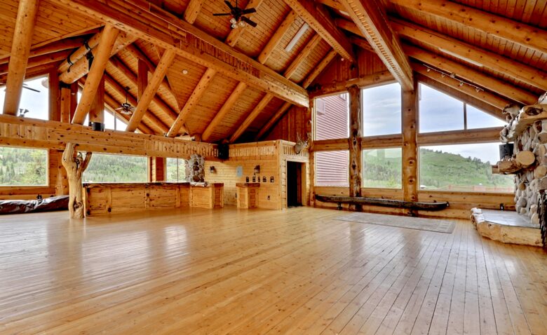 Timber Moose: America's Biggest Log Cabin - Heber City, Utah