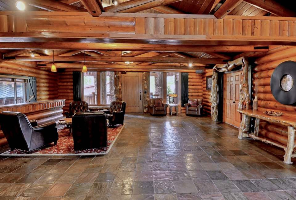 Timber Moose: America's Biggest Log Cabin - Heber City, Utah