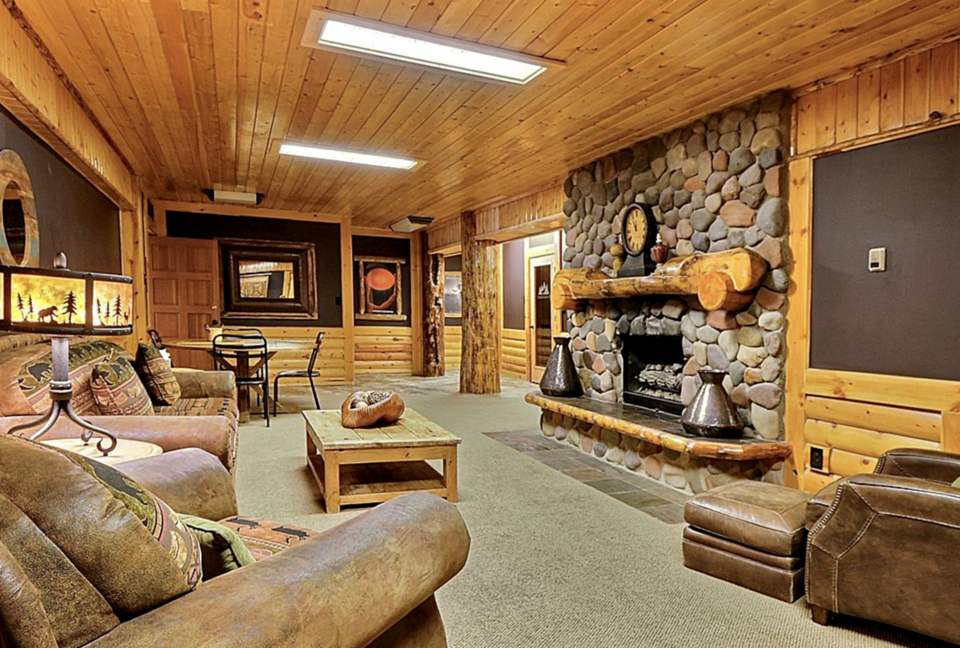 Timber Moose: America's Biggest Log Cabin - Heber City, Utah