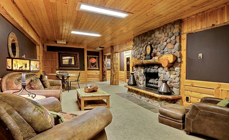 Timber Moose: America's Biggest Log Cabin - Heber City, Utah