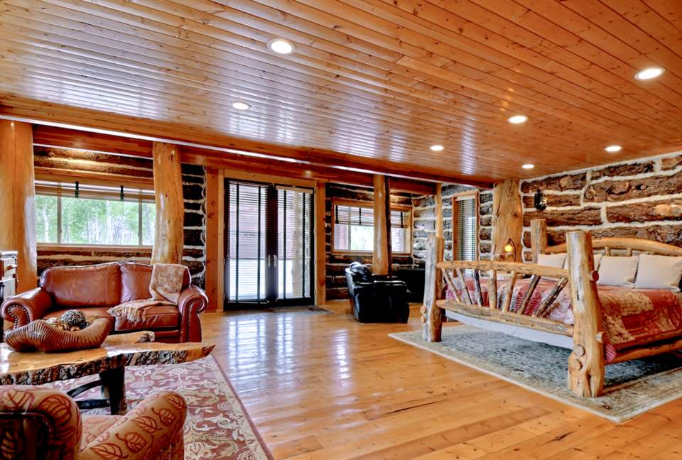 Timber Moose: America's Biggest Log Cabin - Heber City, Utah