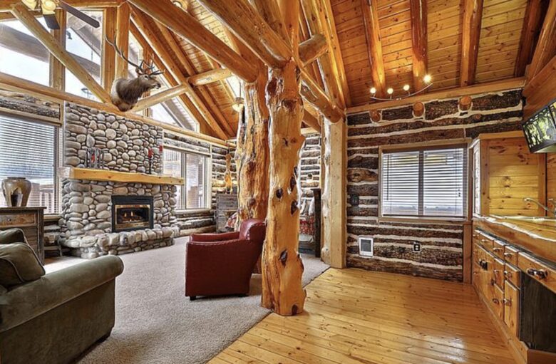 Timber Moose: America's Biggest Log Cabin - Heber City, Utah